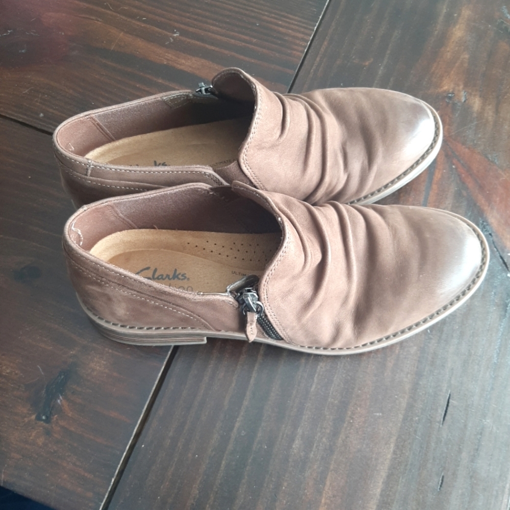 Clarks Womens Brown Slip-On Shoes Faux  Leather